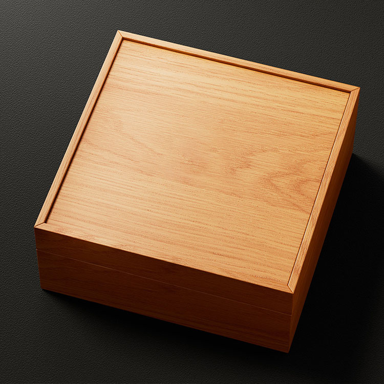 Ездить на роскошном высококачественном вине незаконченного деревянного фонтана