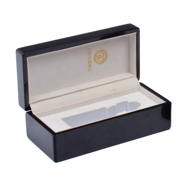 Прямоугольная эластичная шарнирная боковая боковая скидка черная глянцевая краска эфирное масло духи деревянная коробка упаковка на заказ бежевый бархатный бархатный интерьер