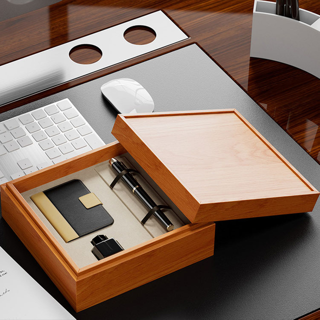 Ездить на роскошном высококачественном вине незаконченного деревянного фонтана