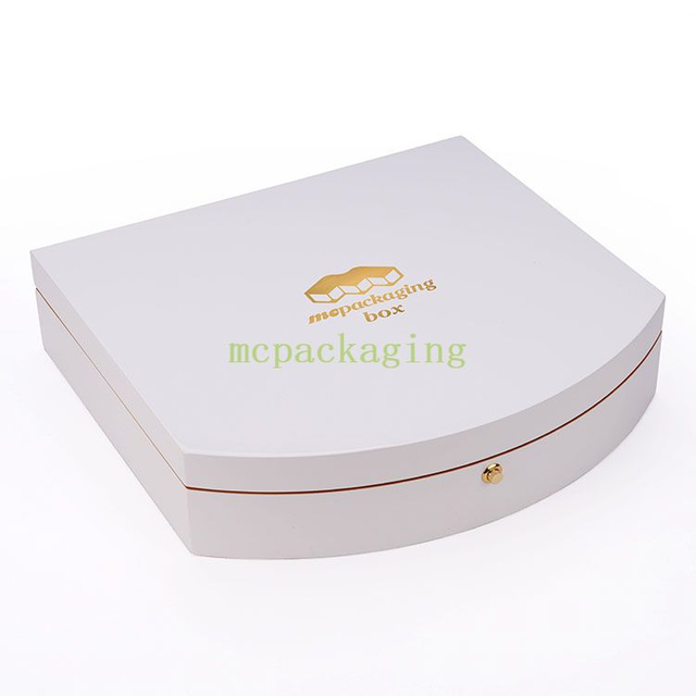 Оптовая роскошь индивидуальный логотип черный лак деревянная коробка для духов с замком