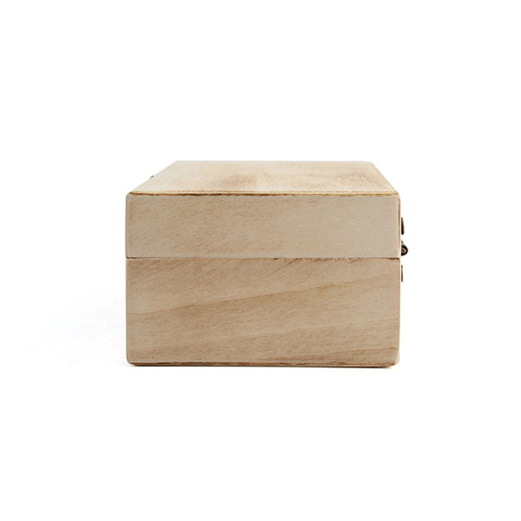 Деревянный подарок, сжатый со стеклянной крышкой